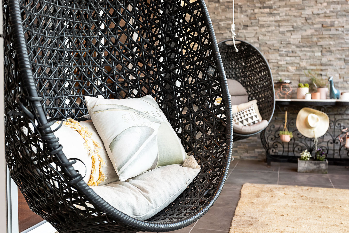 image-3.jpg Real Estate Humanoid Robot Viewings